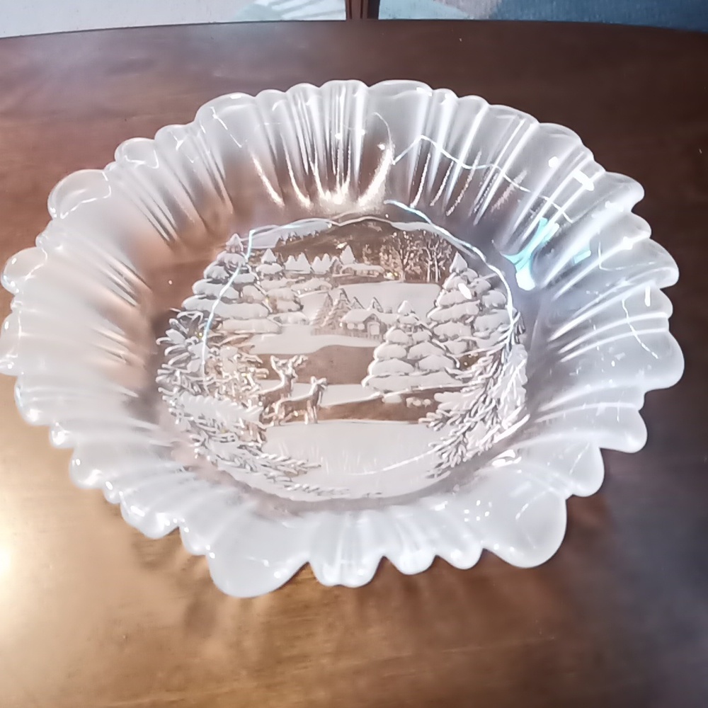 Vintage New MIKASA Christmas Serving Bowl Frosted Crystal Christmas Scen…